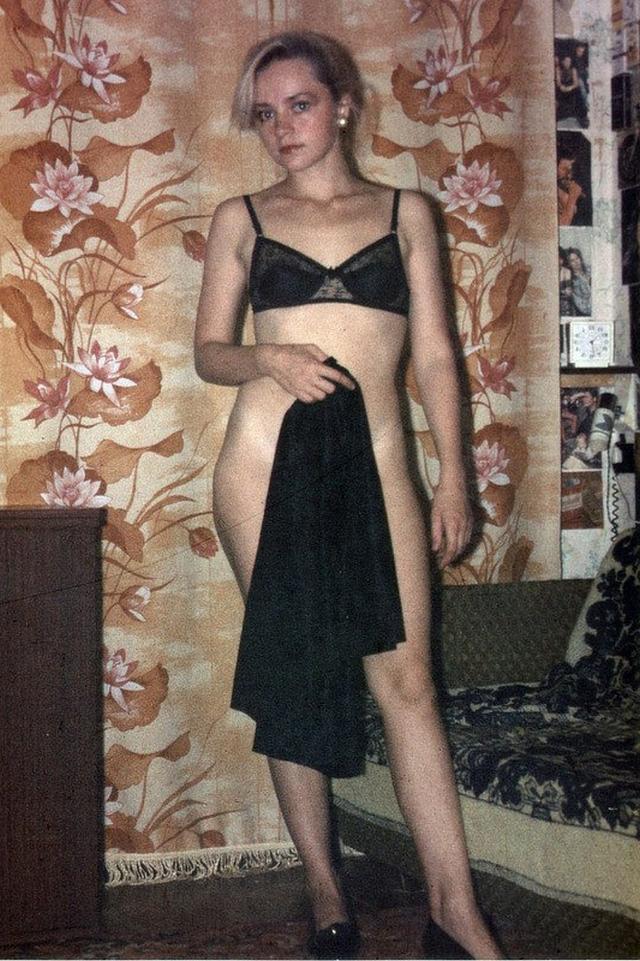Раскрепощенная блондинка из 90-х годов 15 фотография